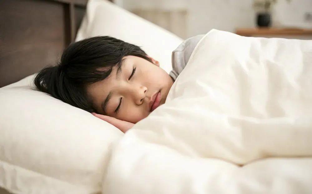 少睡一刻鐘，腦子變“懵懂”？勸你早睡的科學依據來了