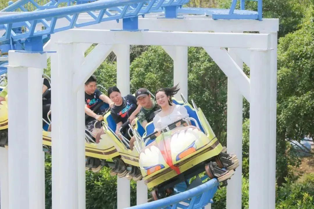 亞洲首臺(tái)站立式過(guò)山車(chē)要來(lái)上海了！