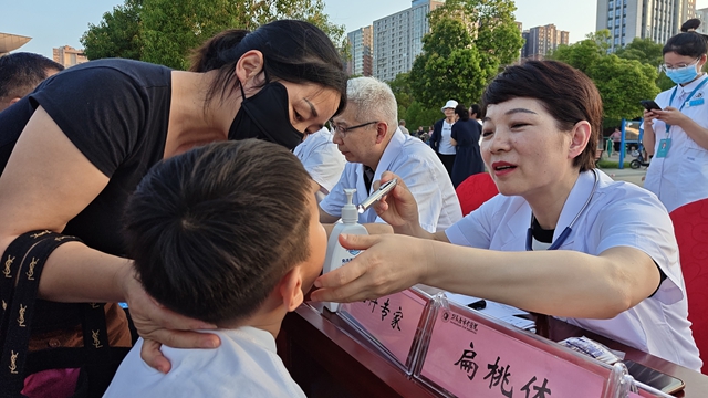 中醫藥文化夜市點亮城市夜生活，傳統與現代共譜健康新樂章
