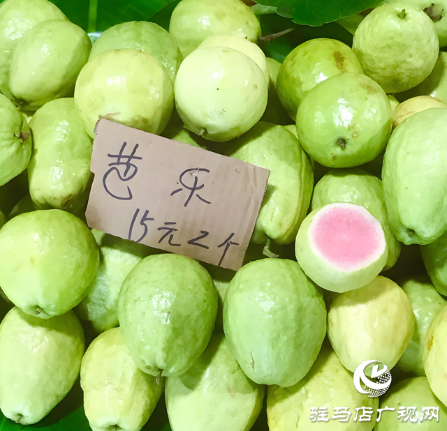 駐馬店：芭樂(lè)水果熱賣(mài) 夏日“果”然火爆