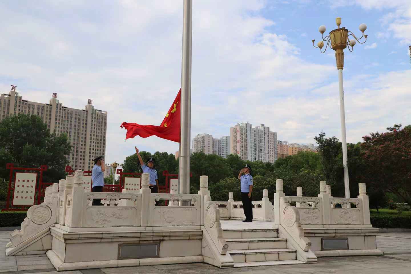 市檢察院舉行慶祝建黨104周年升旗儀式