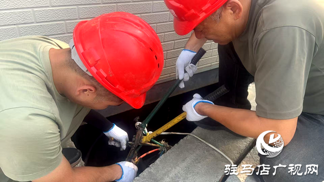 確山縣住建局：路燈人用汗水“點(diǎn)亮”城市夜空