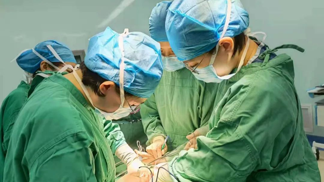 孩子腹痛別當小事，駐馬店市中心醫(yī)院成功幫助9歲女孩治愈卵巢畸胎瘤