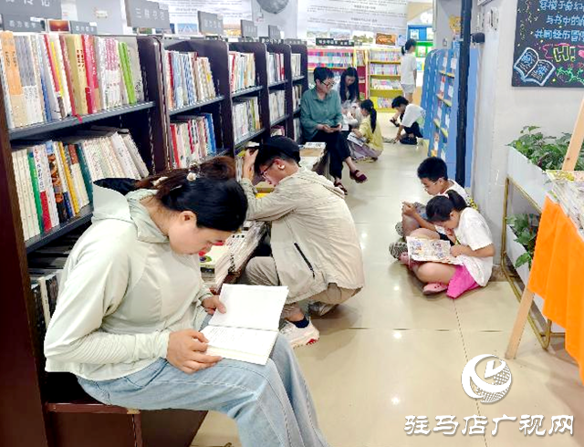 暑期書店人氣旺 書香為伴度盛夏