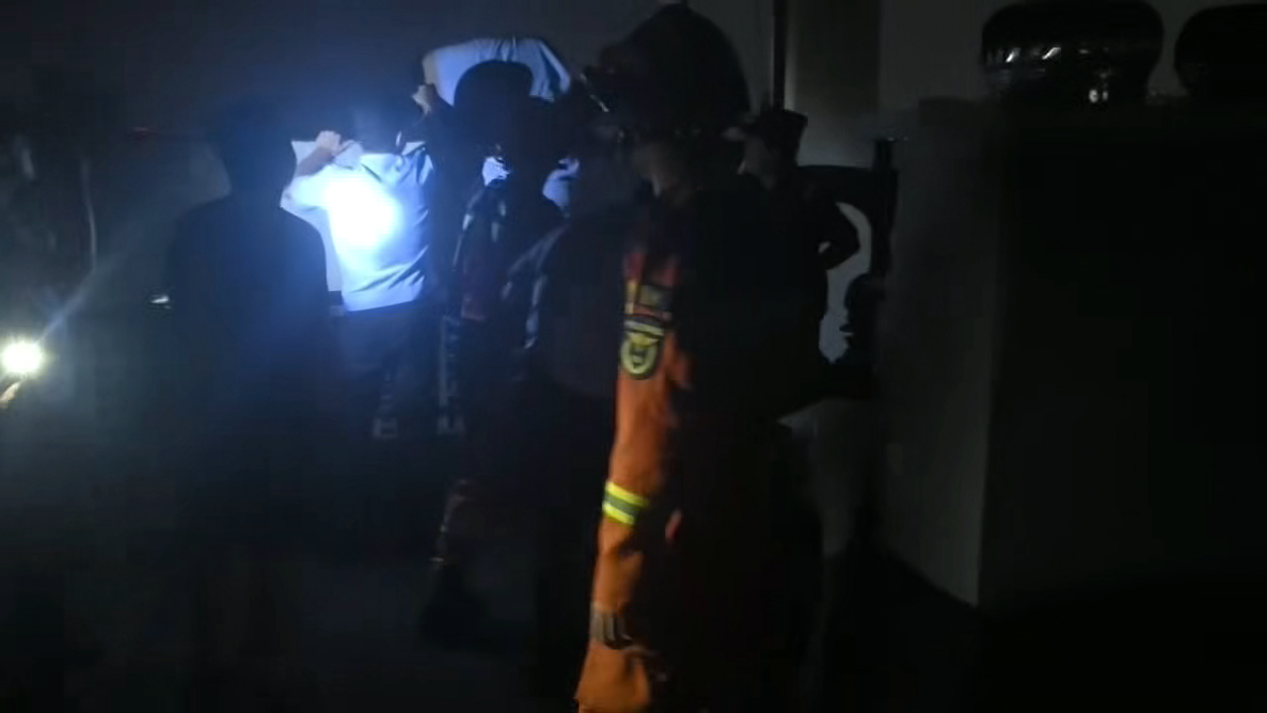 生死瞬間！ 民警爭分奪秒救援欲跳樓輕生懷孕女子