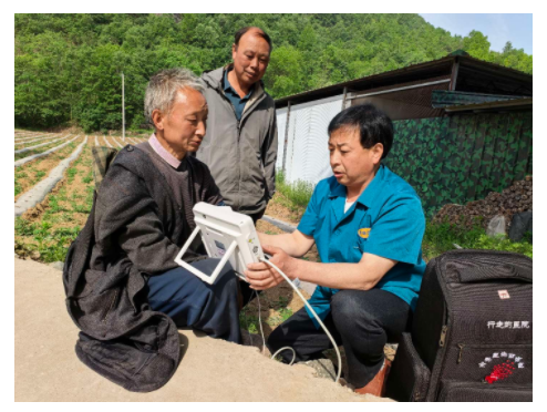 “村醫”跑起來！盧氏縣“行走的醫院”讓村民看病不再難｜鄉村振興看河南