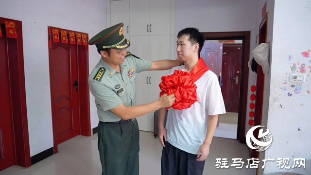 駐馬店學子趙文康！你的火箭軍工程大學錄取通知書送達！