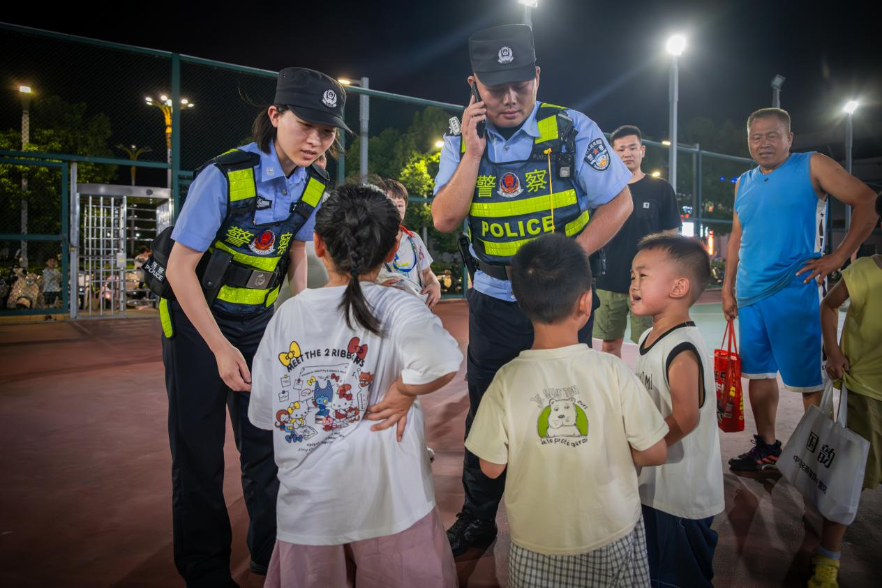 酷暑“烤”驗下的守護：巡防反詐護民安