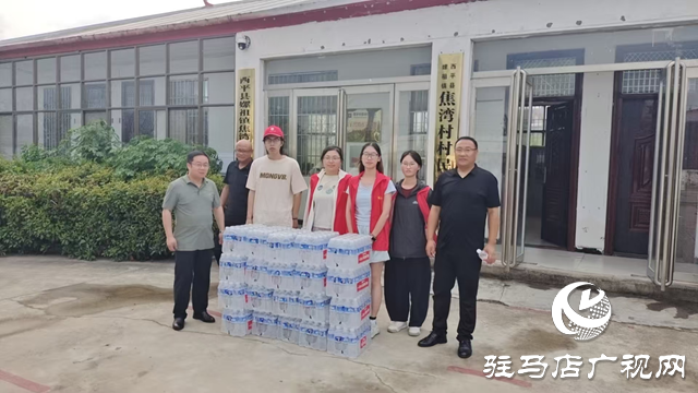 大學(xué)生送清涼下鄉(xiāng) 西平“翼展計(jì)劃”潤(rùn)?quán)l(xiāng)村