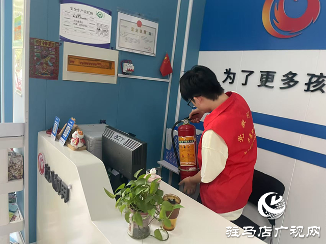駐馬店經(jīng)濟開發(fā)區(qū)翟莊居委會開展大學生暑期“排查隱患·共筑平安”志愿服務活動