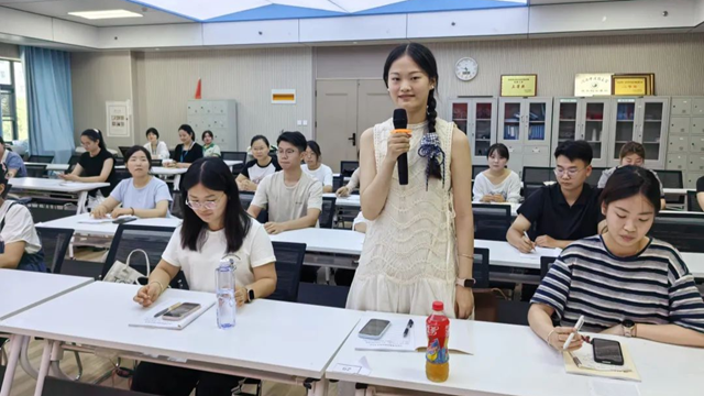  駐馬店市中醫(yī)院舉行2025級(jí)中醫(yī)規(guī)范化培訓(xùn)學(xué)員開學(xué)典禮