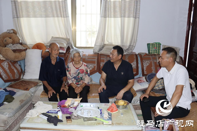 驛城區(qū)香山街道：八一”前夕送溫暖 走訪老兵聽(tīng)烽火故事
