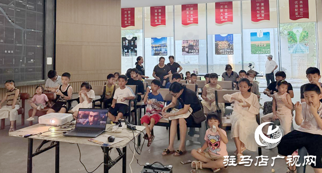 社區銀幕亮起“鄰里暖”