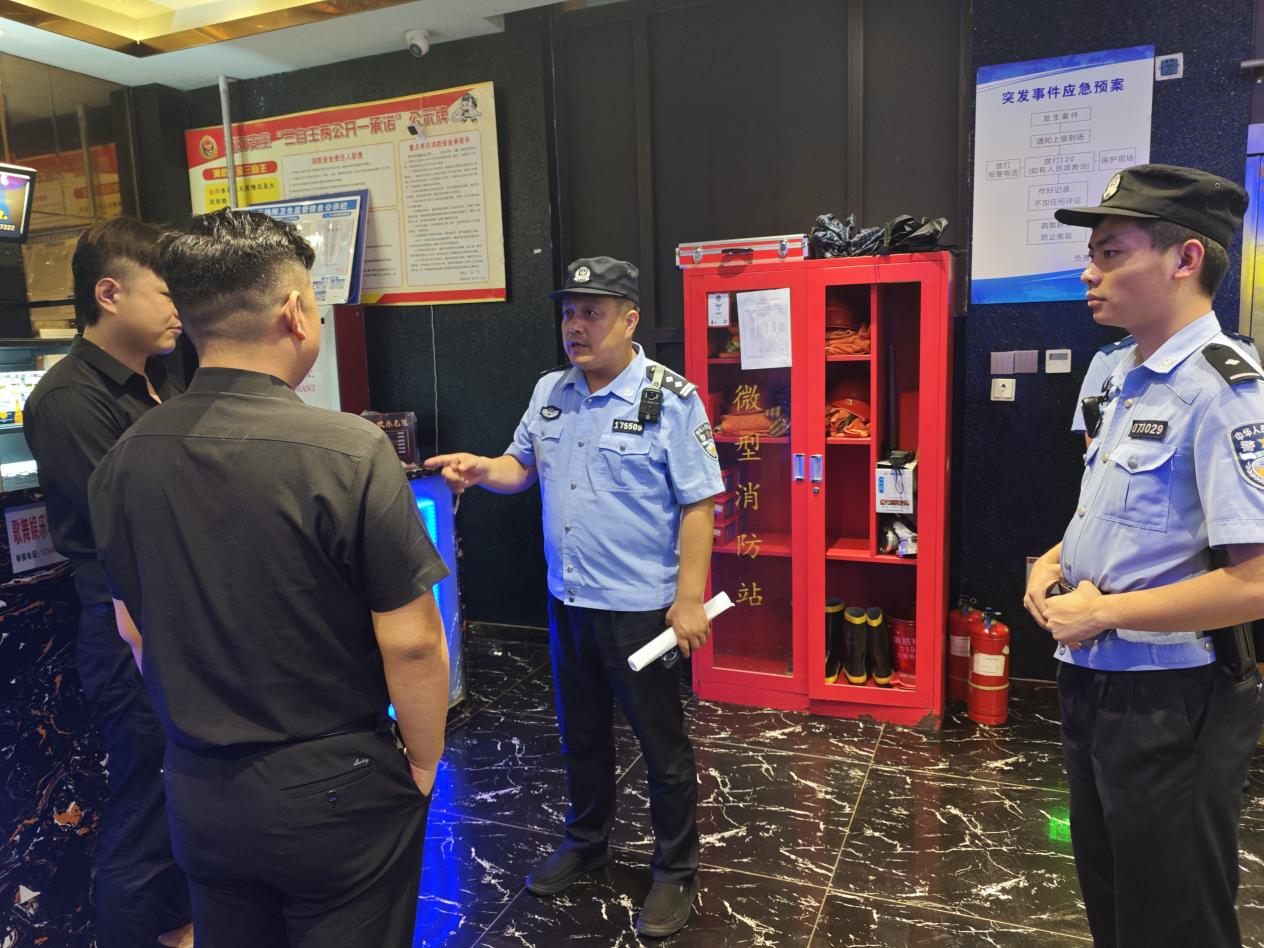 駐馬店市公安局示范區分局積極開展夏夜清查整治行動