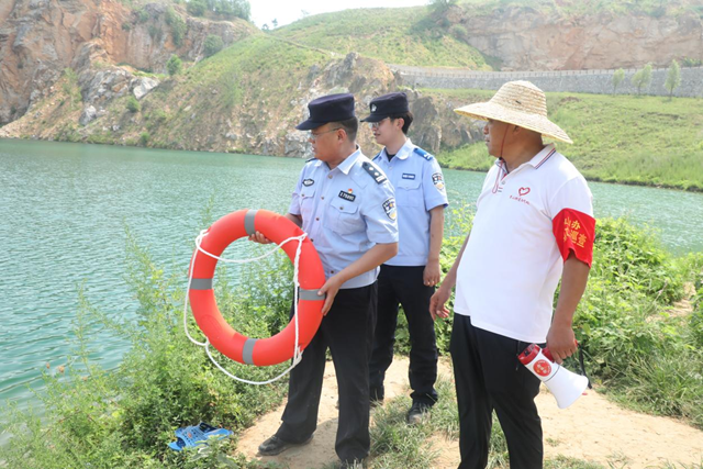 民警靠前“盯梢”護安全 巡查筑牢“安全網”守平安