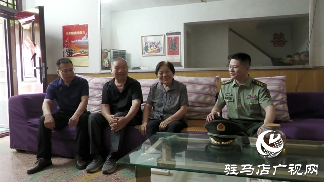  西平縣軍地聯合為立功受獎現役軍人送喜報