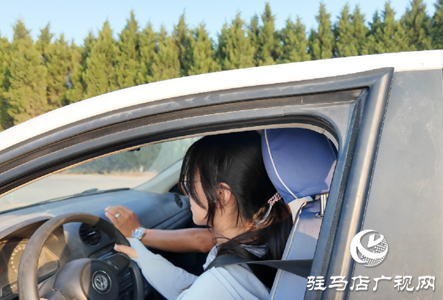 暑假期間 駐馬店市區駕校迎來學生“學車熱”