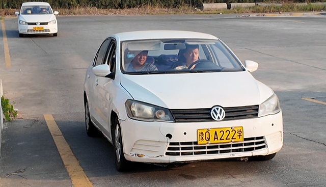暑假期間 駐馬店市區(qū)駕校迎來學(xué)生“學(xué)車熱”