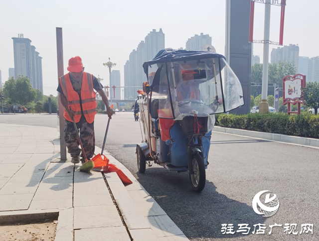 高溫下的堅守：環衛工人用汗水守護城市整潔