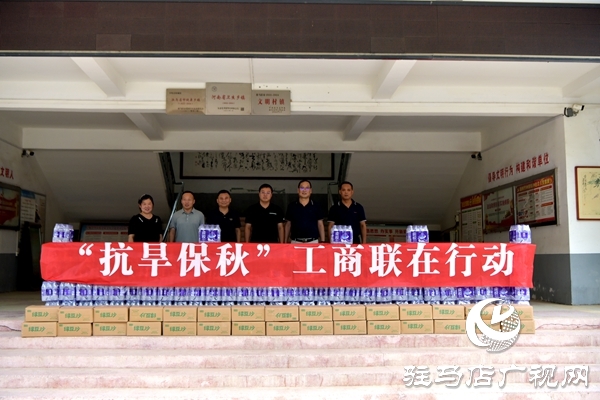 平輿縣工商聯倡議干群同心抗旱災 平輿華聯商廈和吳灣綠豆沙送“清涼”