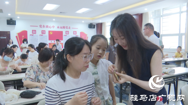 市總工會(huì)舉行手工制作“冰箱貼”職工親子活動(dòng)