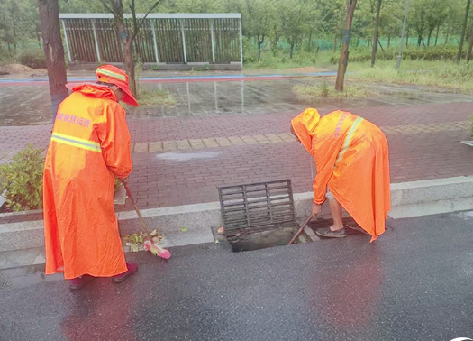 駐馬店市城鄉一體化示范區城管局：雨后清淤“快”行動 道路暢通“潔”為先