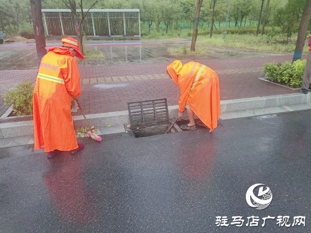 駐馬店市城鄉一體化示范區城管局：雨后清淤“快”行動 道路暢通“潔”為先