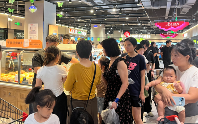 “晚8點經濟”升溫：錯峰購實惠 消費更理性