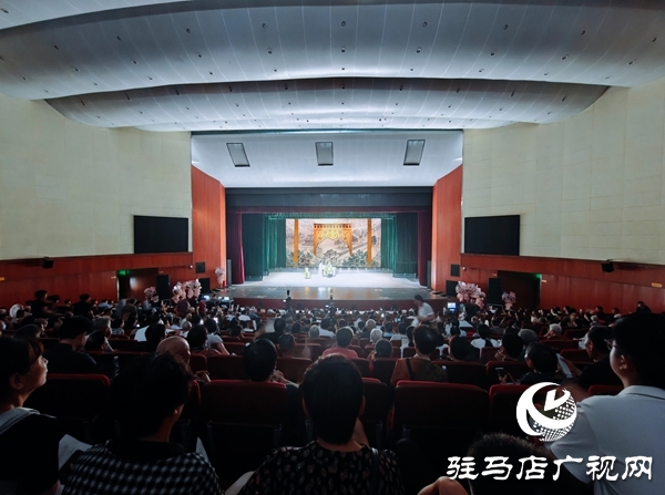 黃河戲劇節經典豫劇《必正與妙常》亮相平輿縣文化藝術中心