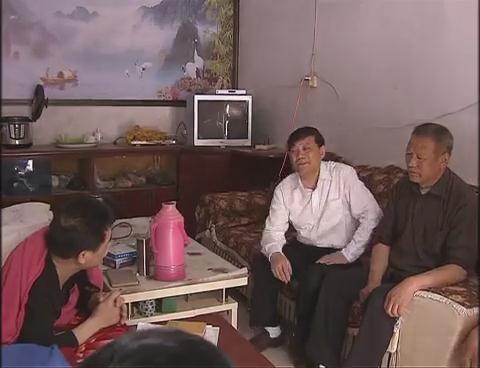 余學友到遂平縣花莊鎮調研指導黨的群眾路線教育開展情況